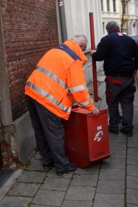 Vanmorgen verdween de postbus in de Van Geertstraat